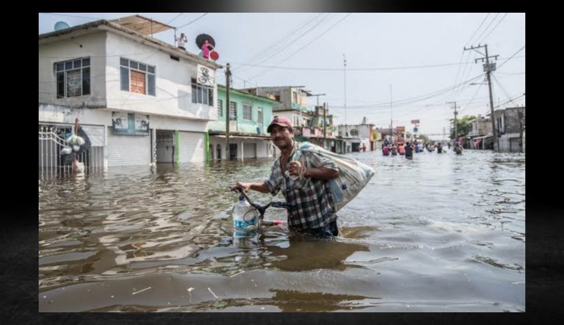 Y LE DAN DINERO A GENTE QUE NO ESTABA INUNDADA, Y ARREMETEN PAISANOS DE AMLO CONTRA ÉL