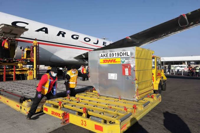 TRAS LLEGAR AL AEROPUERTO INTERNACIONAL DE LA CIUDAD DE MONTERREY, VACUNAS YA ESTÁN EN SU DESTINO, SALTILLO, COAHUILA