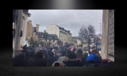 LA REVOLUCIÓN FRANCESA QUE CAMBIÓ AL MUNDO VOLVERÁ A SUCEDER, SE ENFRENTAN EN FRANCIA MANIFESTANTES Y POLICÍA