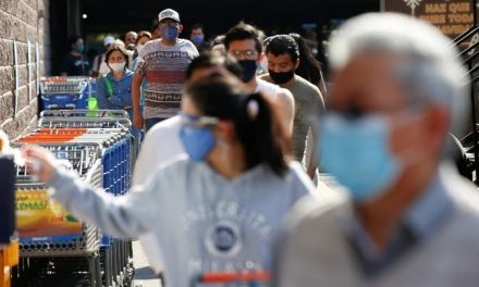 REGIOMONTANOS ACAPARAN SUPERMERCADOS Y TIENDAS DE CONVENIENCIA POR RESTRICCIONES EL DÍA DE MAÑANA, ¡SOLO ES UN DÍA!