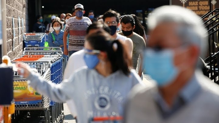 REGIOMONTANOS ACAPARAN SUPERMERCADOS Y TIENDAS DE CONVENIENCIA POR RESTRICCIONES EL DÍA DE MAÑANA, ¡SOLO ES UN DÍA!