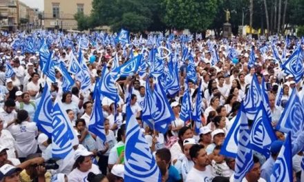 NI SUS PROPIOS MILITANTES QUERÍAN LA INTERNA; ACUSAN A PAN DE EXCEDER PRECAMPAÑAS