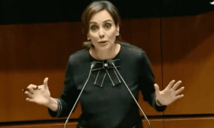 LADYANTIVACUNAS, USUARIOS, APARENTEMENTE DE LA DERECHA, SE LANZARON CONTRA LA SENADORA PANISTA LILLY TÉLLEZ POR SU COMENTARIO EN TWITTER SOBRE LA VACUNA RUSA