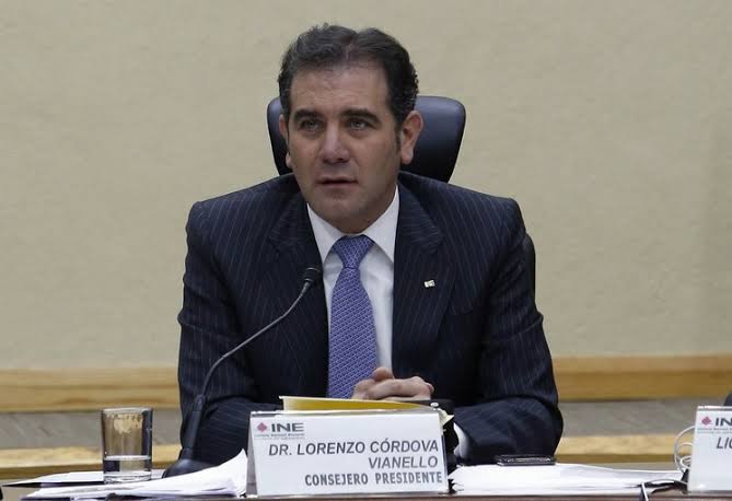 LORENZO CÓRDOVA PIDE A PARTIDOS POLÍTICOS JUGAR LIMPIO PARA EL 2021, ¿QUÉ ACASO NO SABE QUE ESTÁ EN MÉXICO? HASTA PARECE CHISTE