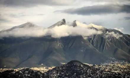 TLALOC, EL DIOS DE LA LLUVIA, HACIÉNDONOS EL MILAGRO. LA GENTE SE QUEDÓ EN CASA POR LAS INCLEMENCIAS DEL TIEMPO