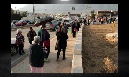 LA GENTE ESTÁ DESESPERADA, HACEN FILA POR MÁS DE 24 HORAS EN GARCÍA