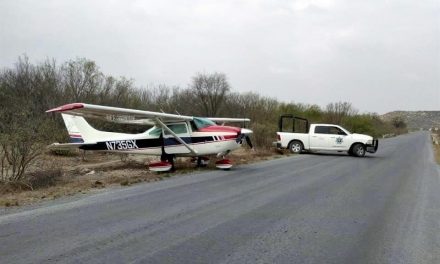 ATERRIZAJE DE PELÍCULA EN PLENA CARRETERA