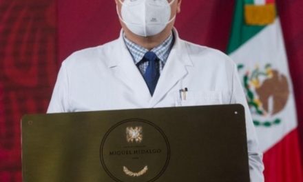 DOCTOR RECONOCIDO CON LA MEDALLA MIGUEL HIDALGO DA POSITIVO A COVID-19