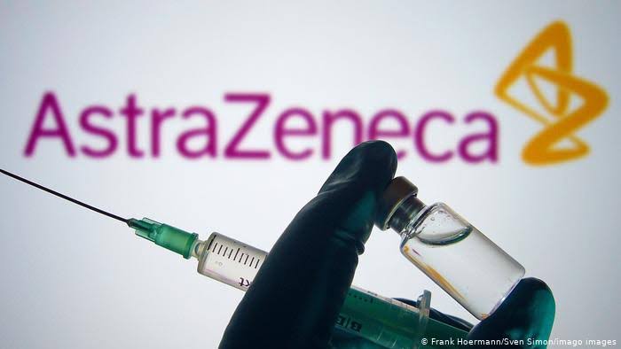 ASTRAZENECA RECIBE AUTORIZACIÓN PARA APLICARSE HASTA A LOS ADULTOS MAYORES DE 65 AÑOS