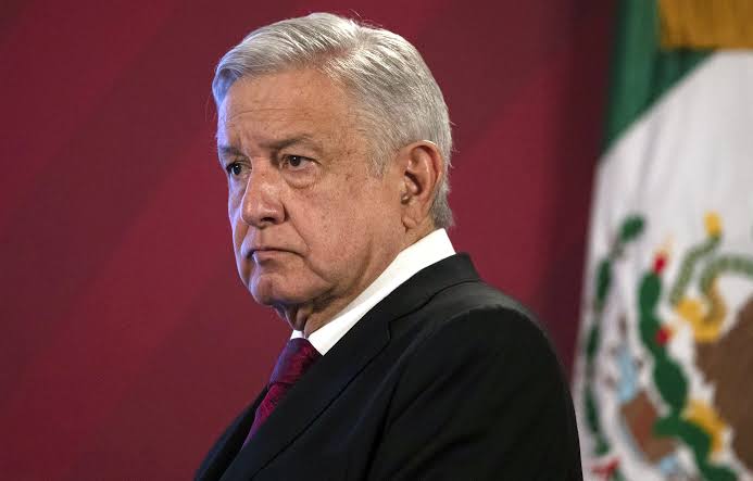 LÓPEZ OBRADOR SE MANTIENE TERCO COMO “MULA” AL NO QUERER USAR EL CUBREBOCAS, POR EJEMPLOS COMO ESTOS EL PAÍS NO MEJORA