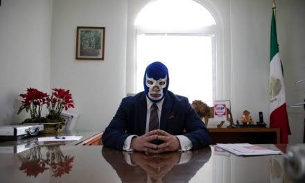 EL LUCHADOR BLUE DEMON, SI LLEGA A GANAR, YA AVISÓ QUE GOBERNARÁ BAJO EL ANONIMATO