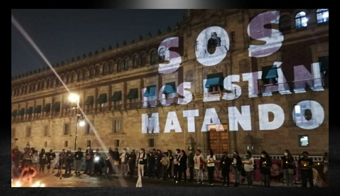 #MÉXICOFEMINICIDA ACUDEN FAMILIARES A PROTESTAR EN PALACIO NACIONA