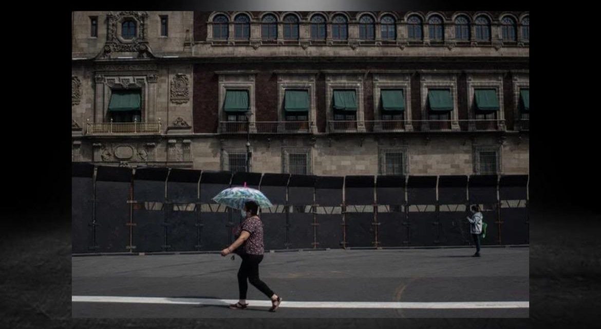 AMLO SE PROTEGE Y BLINDAN CON VALLAS PALACIO NACIONAL POR PROTESTAS DEL PRÓXIMO 8 DE MARZO