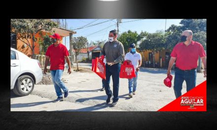 CAMINA JESÚS AGUILAR, EN LAS CALLES DE HUALAHUISES HERMOSO PUEBLO QUE DEJO MUCHÍSIMO MEJOR SUS PASADOS TRES AÑOS