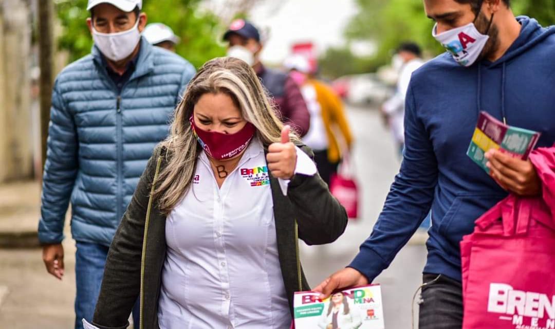 CLIMA EN CONTRA, JUEVES SANTO Y AUN ASÍ BRENDA NO DEJA DE TRABAJAR PARA UN MEJOR LINARES<br>