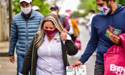 CLIMA EN CONTRA, JUEVES SANTO Y AUN ASÍ BRENDA NO DEJA DE TRABAJAR PARA UN MEJOR LINARES<br>