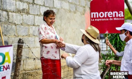 BRENDA MENA UNIENDO INCONFORMES CON LAS ANTERIORES ADMINISTRACIONES, SE META: UN CAMBIO DE VERDADERO PARA LINARES