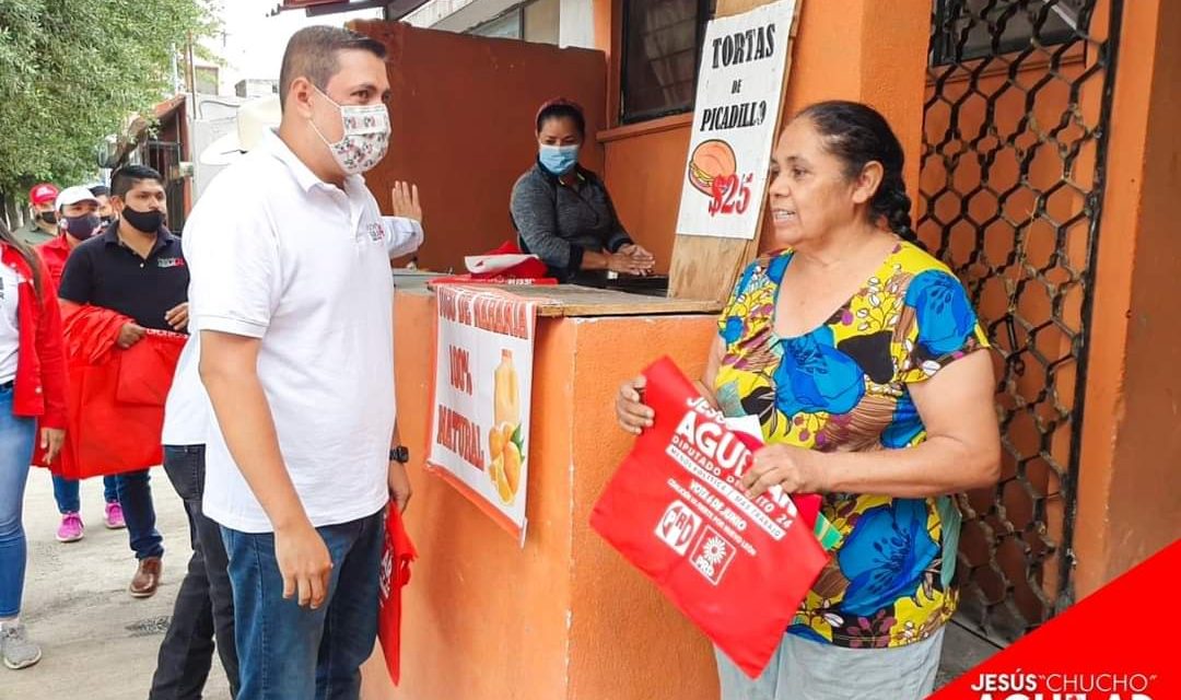 CON ACTITUD DE VIERNES TRABAJADOR, JESÚS AGUILAR RECORRE DIARIAMENTE LOS MUNICIPIOS DE SU DISTRITO