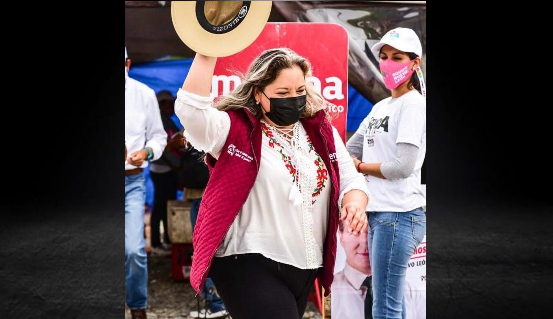 LINARES TIENE UN RAYO DE ESPERANZA COLOR GUINDO EN BRENDA MENA