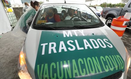 GOBIERNO DE MONTERREY PONE A DISPOSICIÓN VEHÍCULOS MUNICIPALES PARA TRASLADAR ADULTOS MAYORES QUE BUSCAN RECIBIR VACUNA ANTI COVID