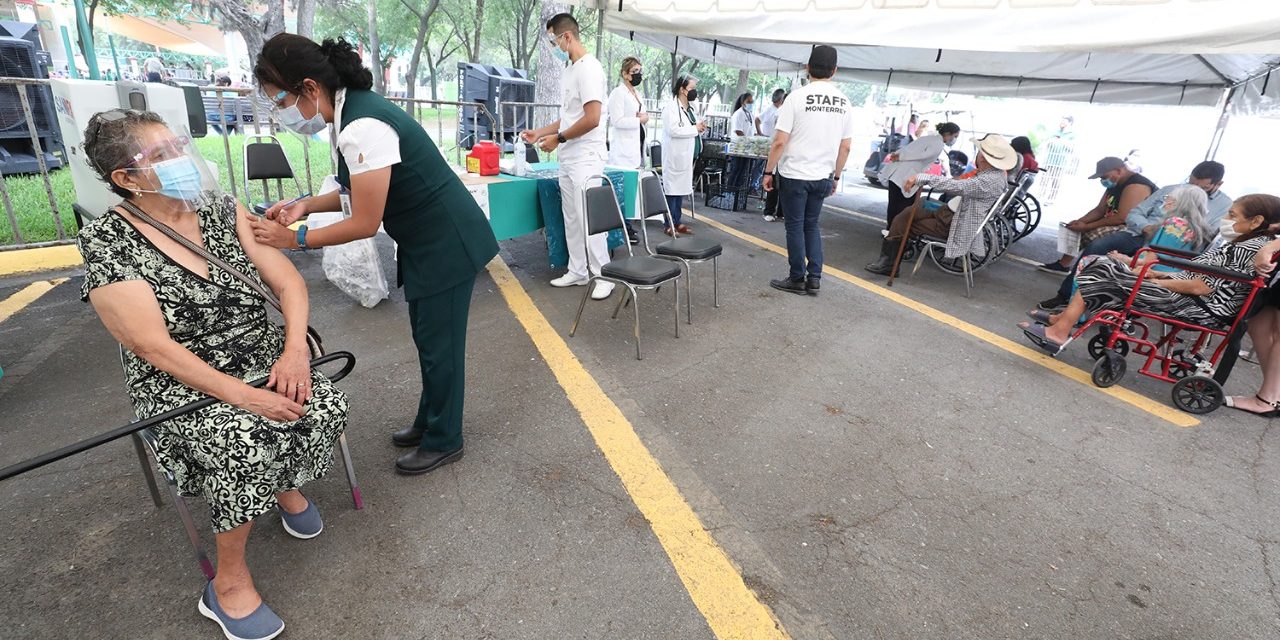 EN TAN SOLO DOS DÍAS, MÁS DE 100 MIL ADULTOS MAYORES DE MONTERREY SON VACUNADOS