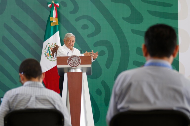 EL MIEDO NO ANDA EN BURRO, LÓPEZ OBRADOR LE ECHA FLORES A TIERRAS DEL CHAPO GUZMÁN