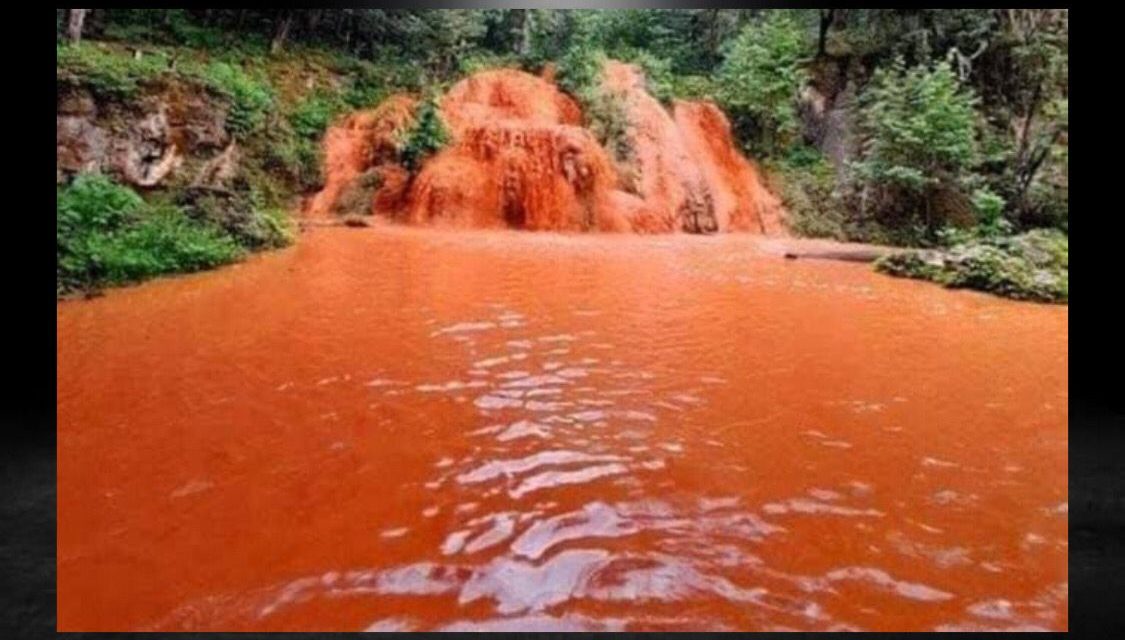 CASCADAS DE ZARAGOZA SE VUELVEN A PINTAR DE ROJO