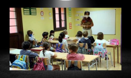 PIDEN COLECTIVOS Y PADRES DE FAMILIA REGRESAR A CLASES PRESENCIALES MIENTRAS QUE SECRETARIO DE SALUD DE NUEVO LEÓN DEFIENDE POSTURA DE MANTENER LA SANA DISTANCIA