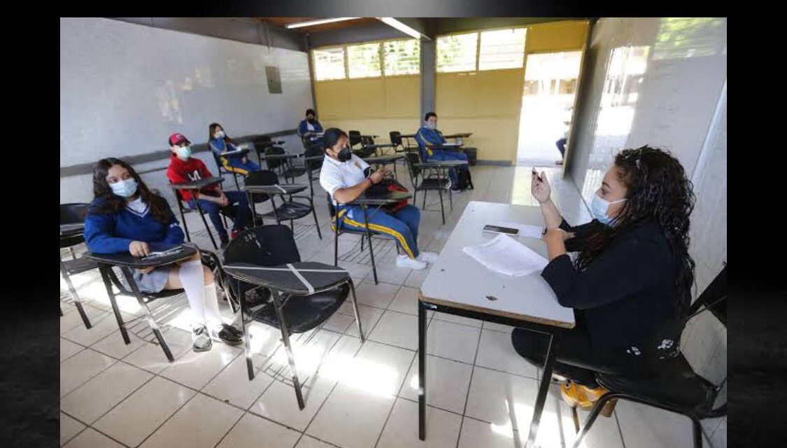 EN MÉXICO YA NO HAY RIESGO DE CONTAGIO EN CLASES PRESENCIALES, ACTUALIZAN SEMÁFORO EPIDEMIOLÓGICO<br>