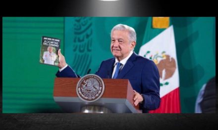 LOPEZ OBRADOR PRESUME LA RIQUEZA… PERDÓN LAS GRANDES VENTAS QUE HA LOGRADO SU LIBRO “A MITAD DE CAMINO” <br>