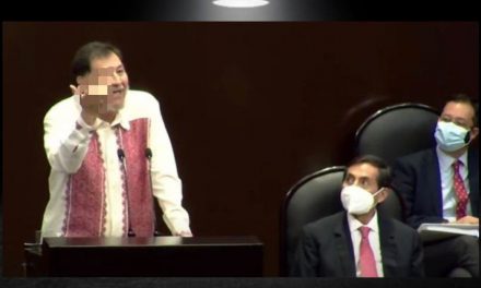 ¡A QUE MODALES DEL DIPUTADO NOROÑA!, DIPUTADO INSULTA A COMPAÑERA CON SEÑA OBSCENA EN LA CÁMARA