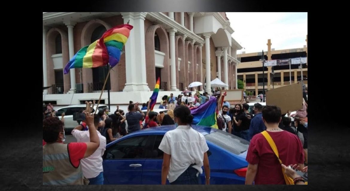 SE SUMA SONORA A LA APROBACIÓN DEL MATRIMONIO IGUALITARIO; GRUPOS A FAVOR CELEBRAN DECISIÓN MIENTRAS CONSERVADORES LA RECHAZAN <br>