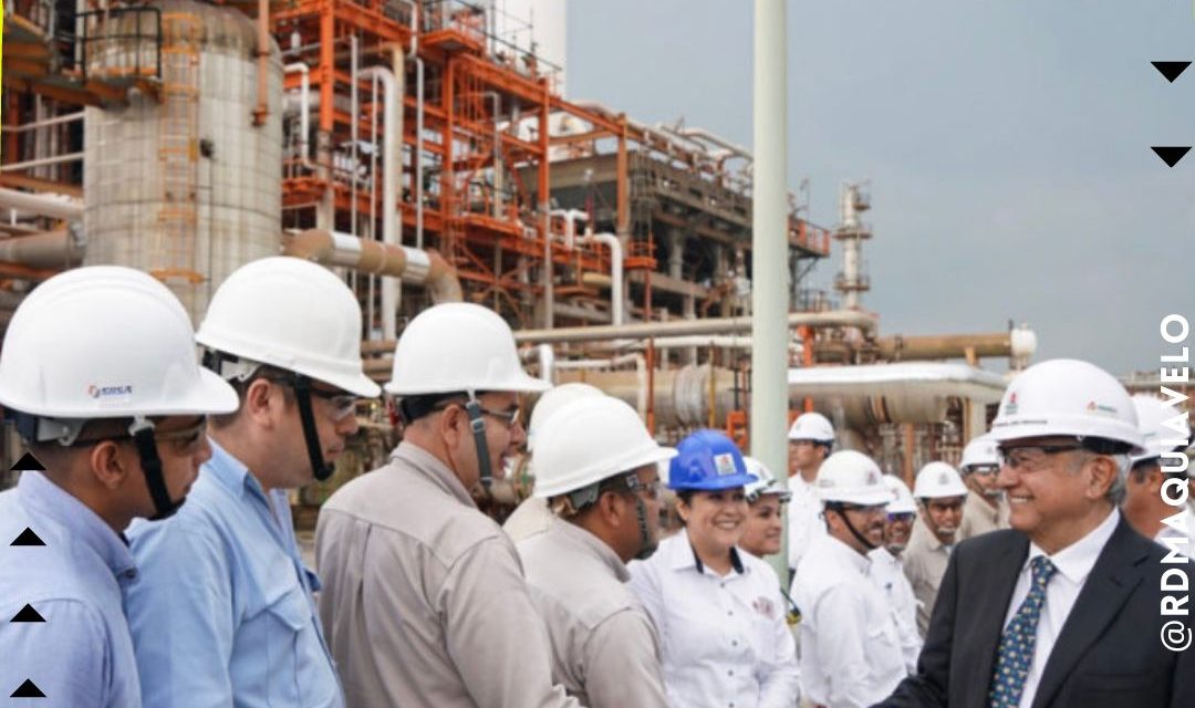 EL PRESIDENTE ANDRÉS MANUEL LÓPEZ OBRADOR YA SE ENCUENTRA EN LA REFINERÍA DE CADEREYTA NUEVO LEÓN PARA REALIZAR UN RECORRIDO SOBRE LOS AVANCES DE LA MISMA<br>