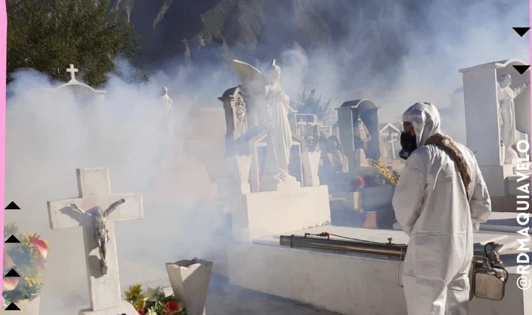 FUMIGAN Y SANITIZAN PANTEONES MUNICIPALES EN SANTA CATARINA