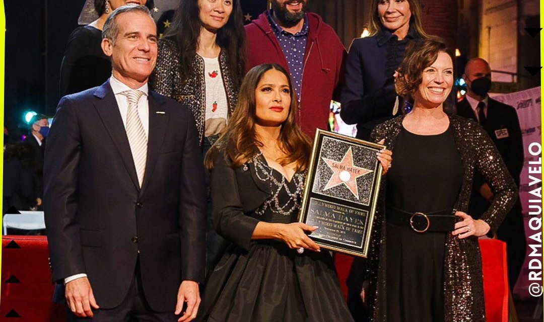 SALMA HAYEK DEMUESTRA SU ORGULLO MEXICANO