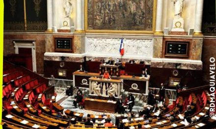 FRANCIA DICE “NO” A QUIENES SE NEGARON A VACUNACIÓN