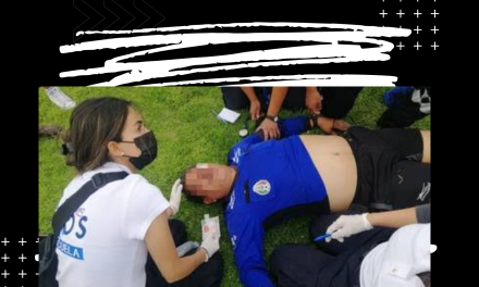 Y SIGUE LA VIOLENCIA EN MÉXICO, EN PARTIDO AMATEUR GOLPEAN A ÁRBITRO 