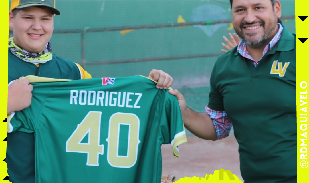 TOMÁS MONTOYA DONA UNIFORMES A JÓVENES DEPORTISTAS DE GUADALUPE