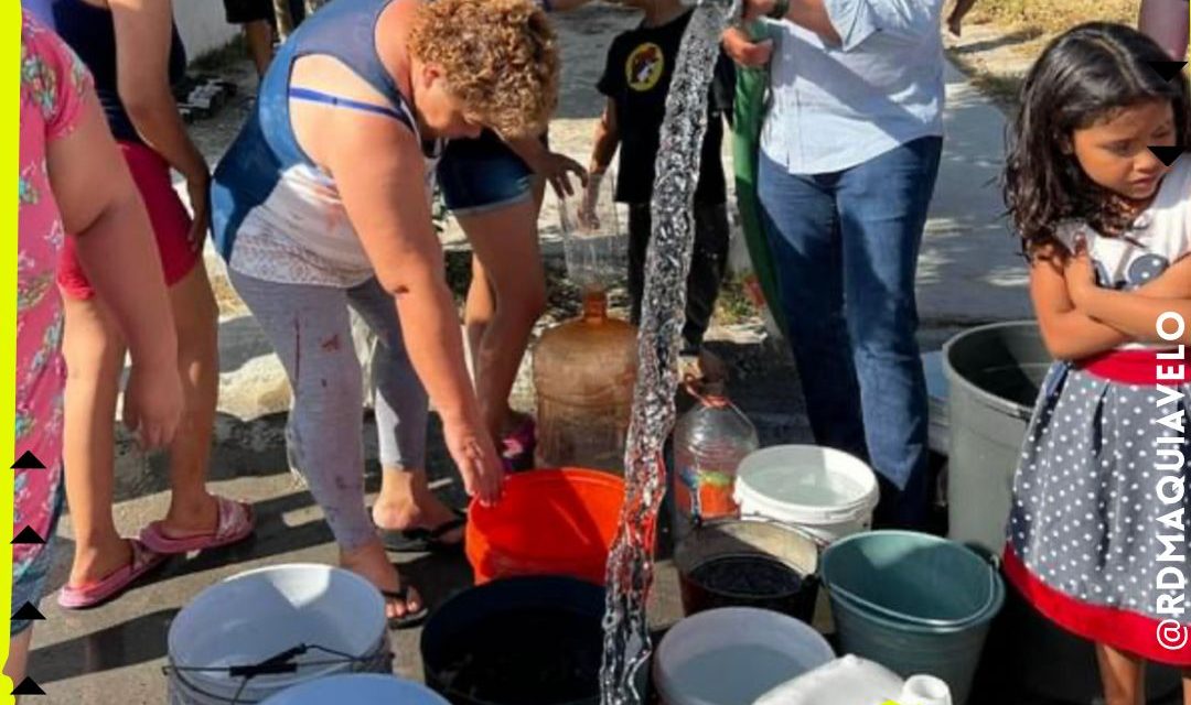 GRUPO LA LEYENDA Y ELÍSEO ROBLES JR. DONAN UNA PIPA DE AGUA A VECINOS DE GARCÍA NUEVO LEÓN