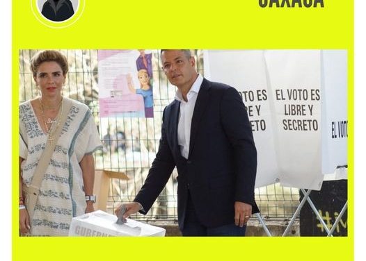 ALEJANDRO MURAT, GOBERNADOR DE OAXACA Y SU ESPOSA ACUDEN A VOTAR