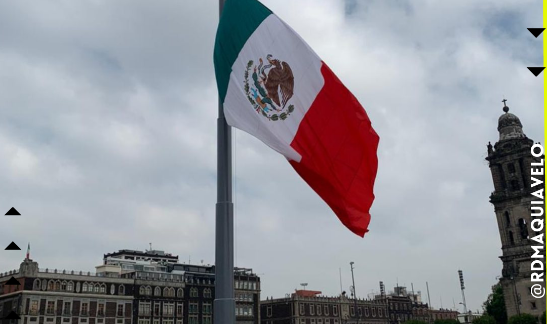 MÉXICO PONE BANDERA EN MEDIA ASTA COMO SEÑAL DE LUTO