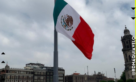 MÉXICO PONE BANDERA EN MEDIA ASTA COMO SEÑAL DE LUTO