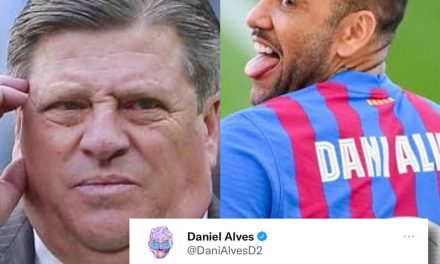 DANI ALVES EXHIBE A TÉCNICO DE TIGRES POR BURLÓN