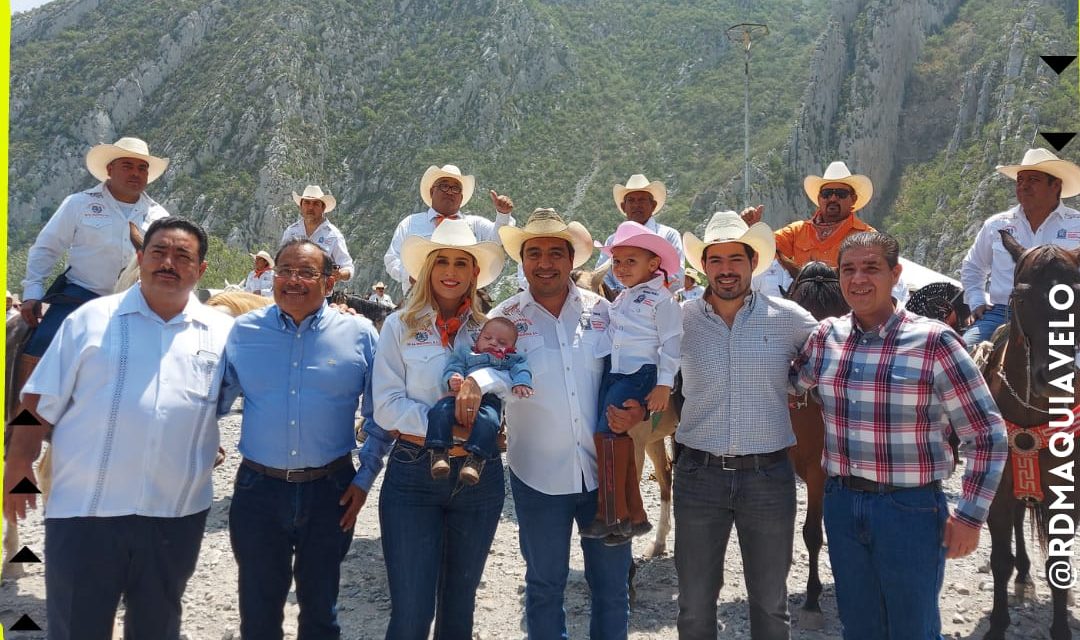 DISFRUTAN EN SANTA CATARINA DE TRADICIONAL CABALGATA