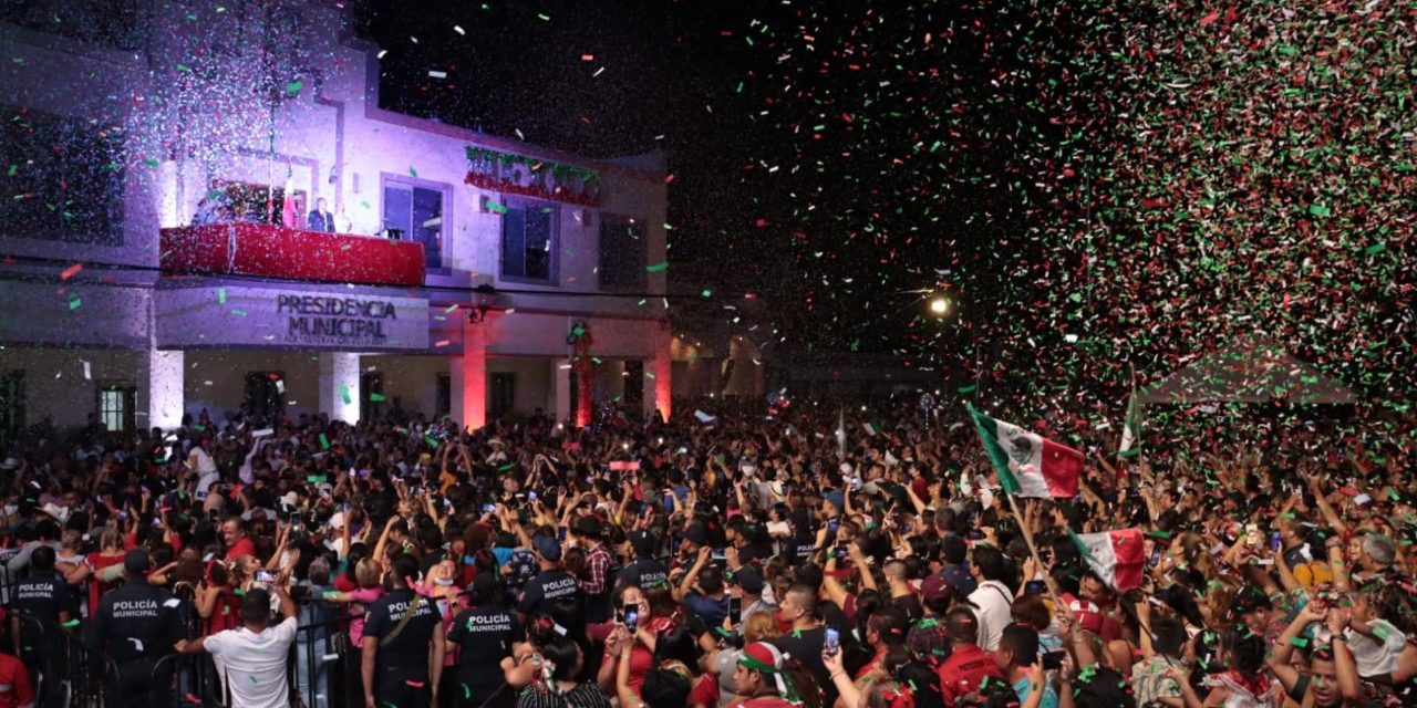 40 MIL JUARENSES GRITARON ¡VIVA MÉXICO! CON PACO TREVIÑO EN LA PLAZA PRINCIPAL