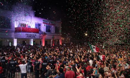 40 MIL JUARENSES GRITARON ¡VIVA MÉXICO! CON PACO TREVIÑO EN LA PLAZA PRINCIPAL