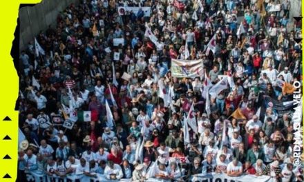 REALIZAN MARCHA AL ZÓCALO A 54 AÑOS DE LA MATANZA DE TLATELOLCO