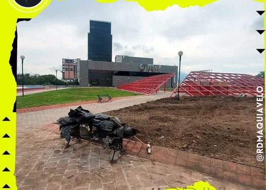 REMODELAN JARDINERAS DE LA MACROPLAZA