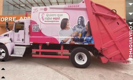 JESUS NAVA IMPLEMENTA EL MES ROSA CON LOS CAMIONES DE BASURA