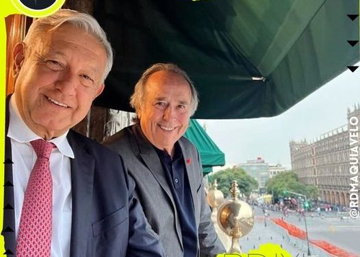 RECIBE ANDRÉS MANUEL A JOAN MANUEL SERRAT EN PALACIO NACIONAL